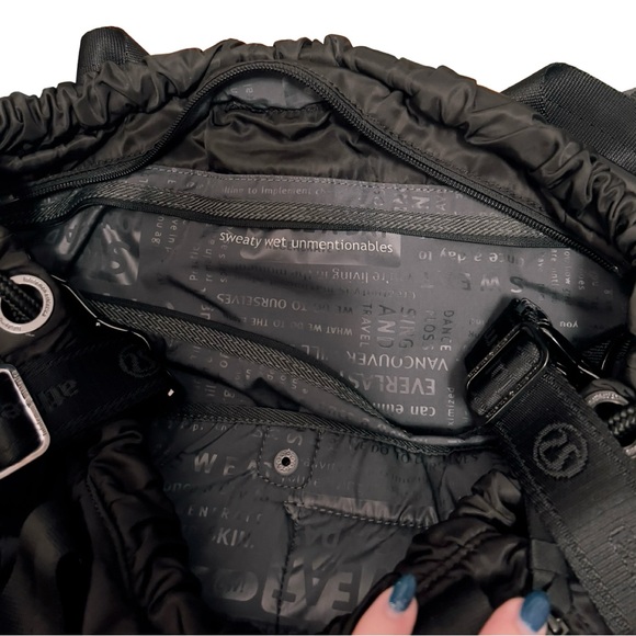 RARE lululemon athletica All-Black Effortless Gym and Yoga Bag - Picture 4 of 7